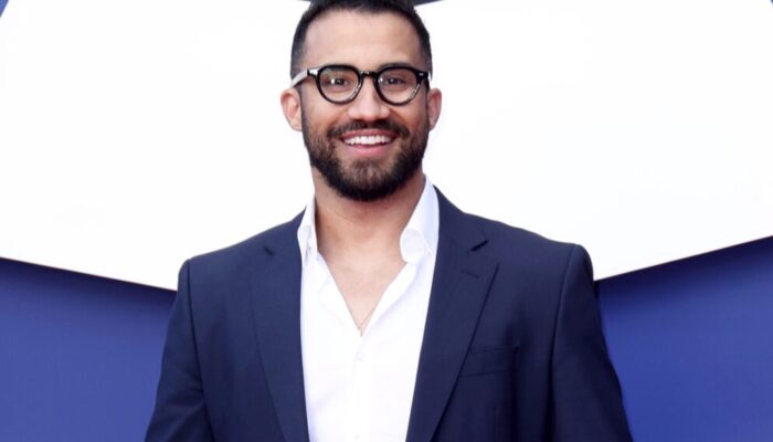 Kondzilla aposta em look "business casual" com tênis no Grammy Latino