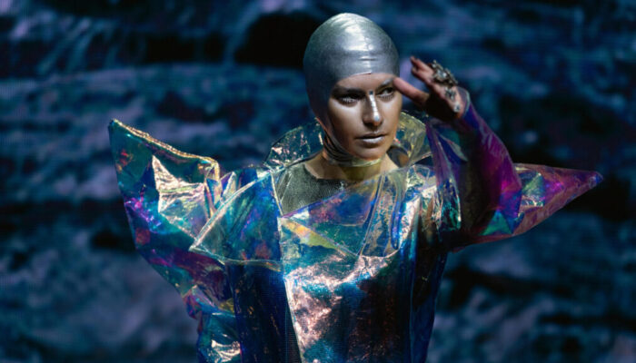 Laura Pausini lança videoclipe de "Il Primo Passo Sulla Luna"