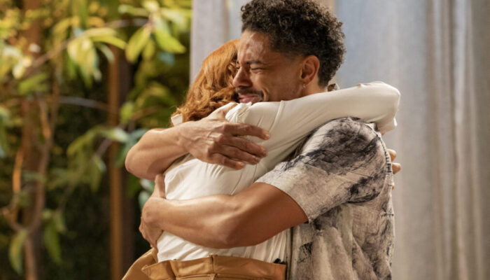 Léo é irmão de Tom e filho de Brenda em 'Família É Tudo'