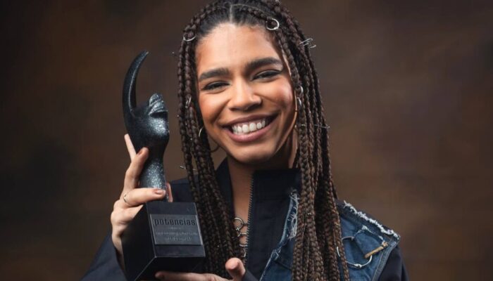 Maria Bomani se consagra Atriz do Ano no Prêmio Potências 2024!