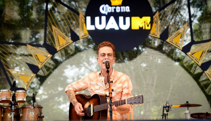 Nando Reis e Céu emocionam em Luau MTV no Ibirapuera