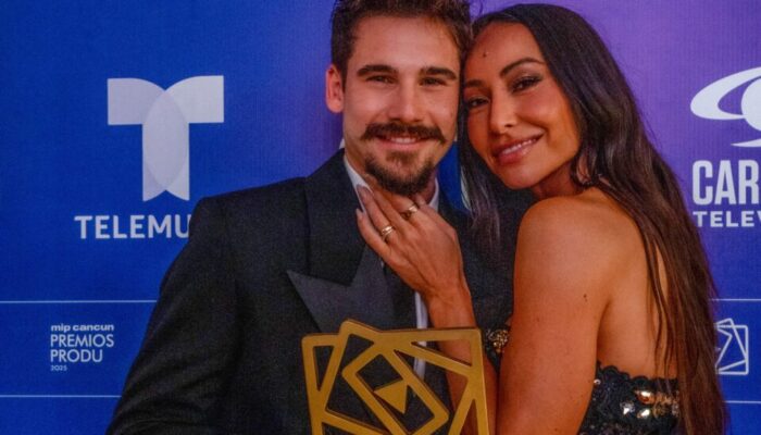 Nicolas Prattes e Sabrina Sato no Prêmios PRODU.