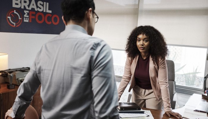 Larissa Nunes em cena do filme 'Nossa Vizinhança'