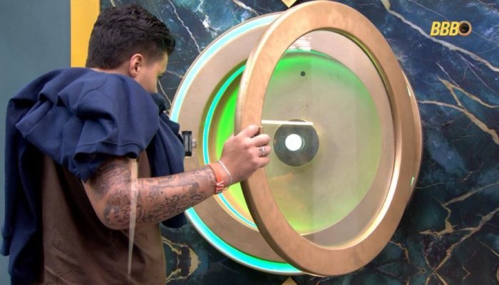 Pedro aperta botão de desistência e está fora do BBB 26