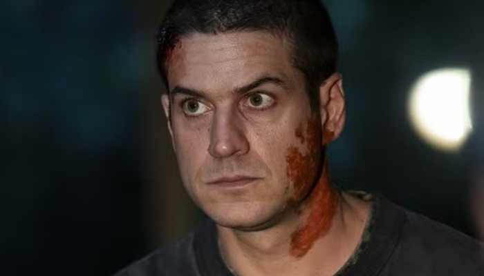 Marco Pigossi interpreta o chefe de um trio de criminosos em remake de 'Quarto do Pânico'