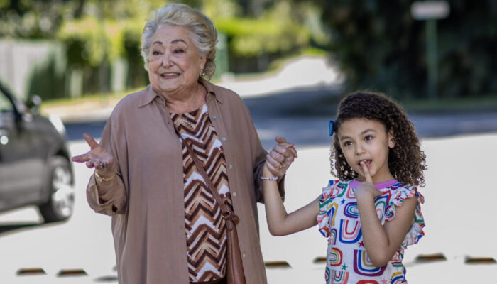 Rosa (Sueli Franco) desaparece com Sofia (Elis Cabral).