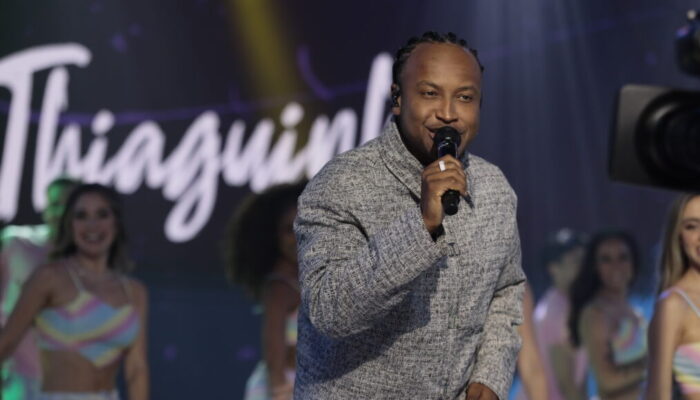 thiaguinho-no-teleton-2025-cantor-chega-para-apoiar-maratona-da-aacd